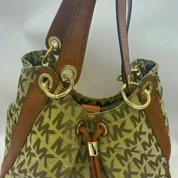 Michael Kors Authentic Monogrammed Bag. Tan Color - Picture 1 of 11